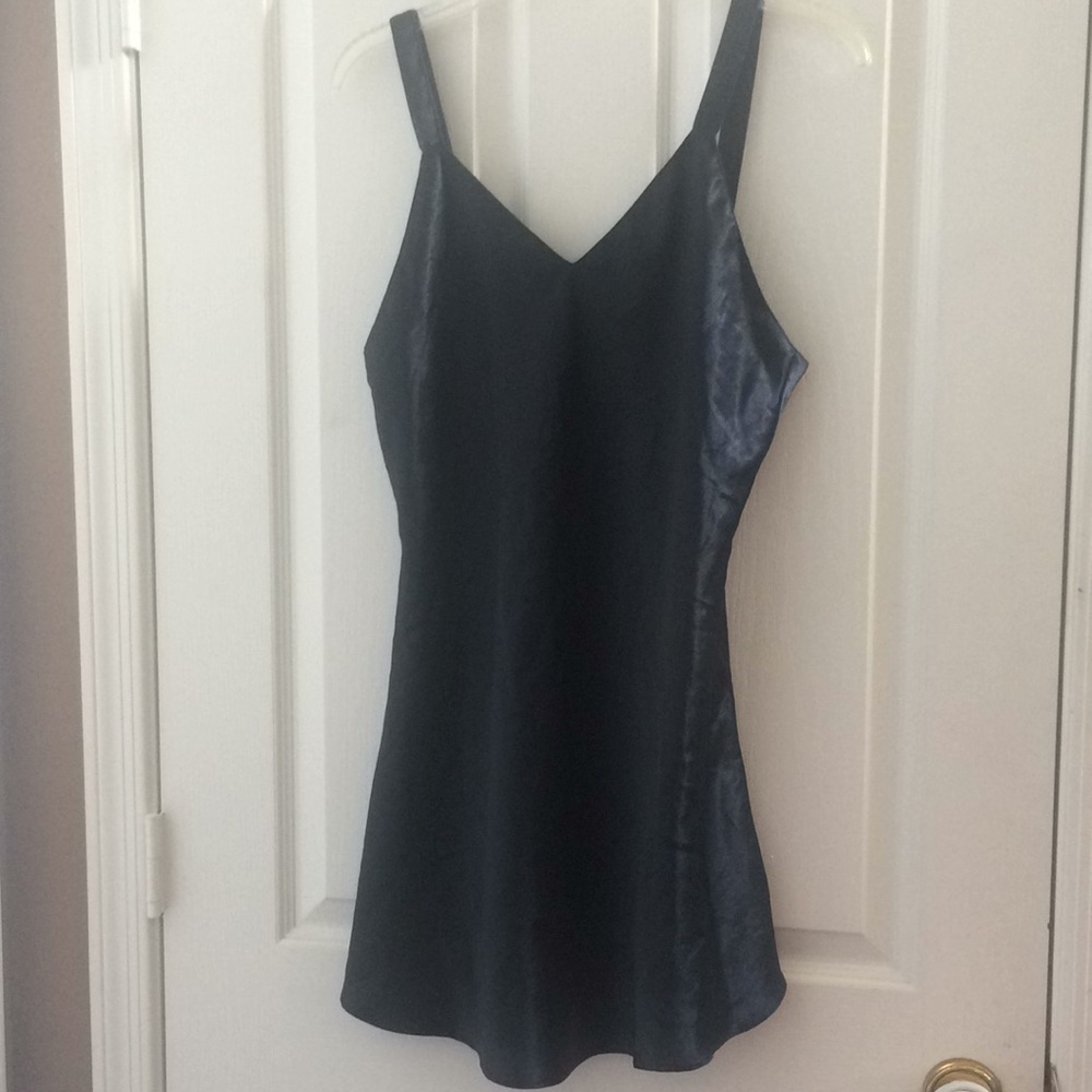 FINAL MARKDOWN Sleek ladies Kathryn chemise medium